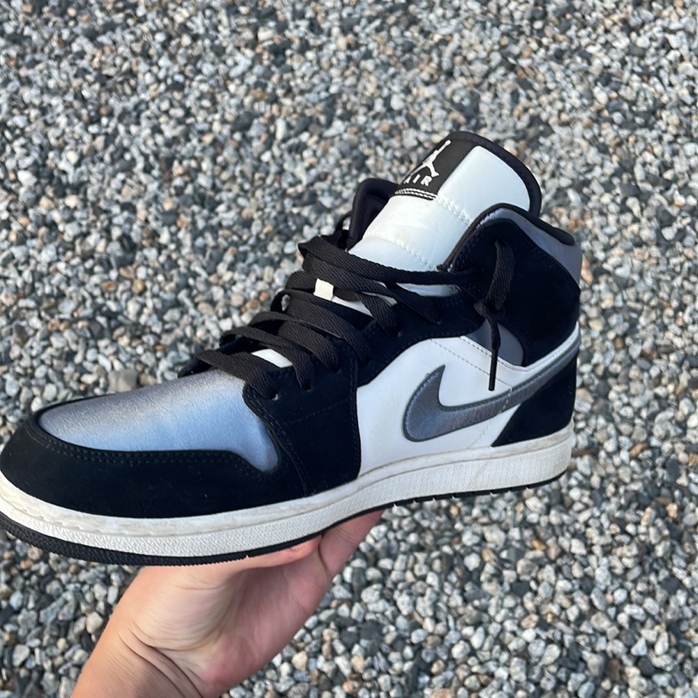 Jordan 1 Mids Satin Grey - Picture 2 of 4